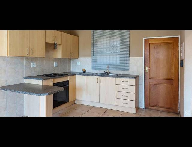 1 BEDROOM APARTMENT FOR SALE IN VANDERBIJLPARK SE 10